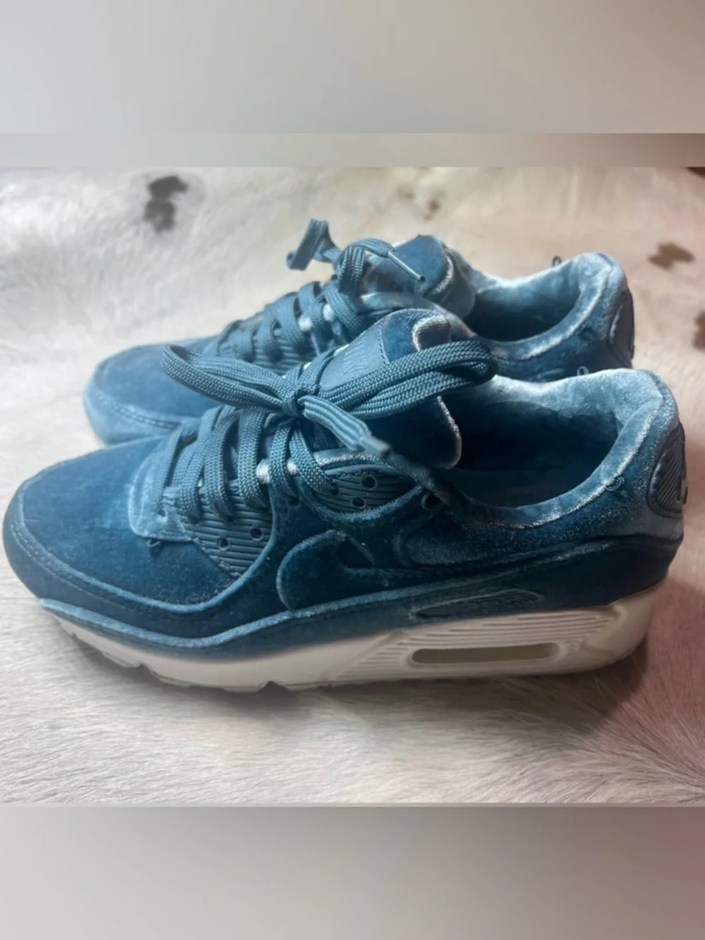 Nike Air Max 90 Women's Velvet Athletic Sneakers in Teal Blue. 7.5 - Picture 1 of 4